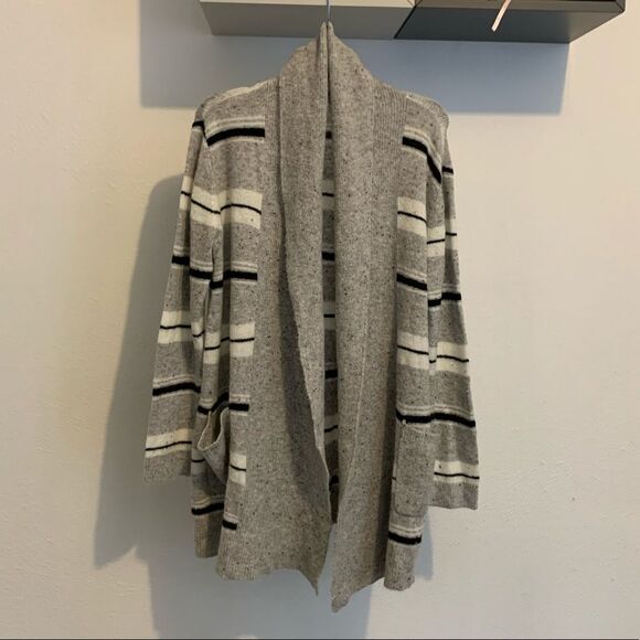 BB DAKOTA Snuggle Buddy Grey Stripped Cardigan - Picture 1 of 8